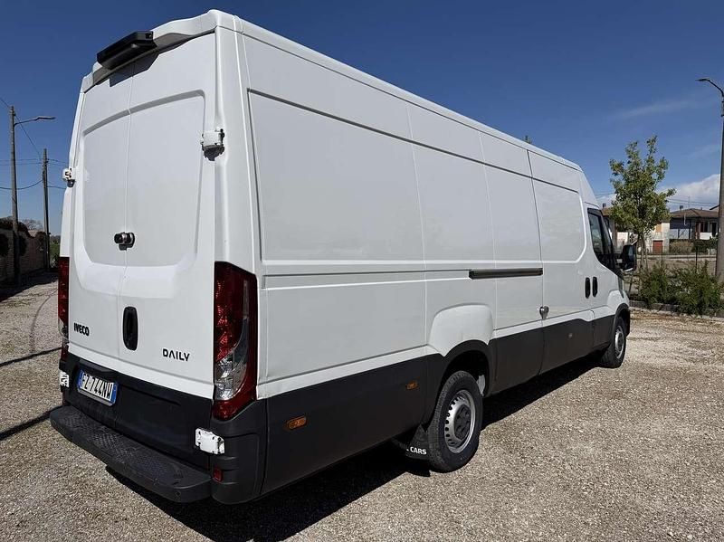 Usata Iveco Daily 136 CV (100 kW) 2019 Bianco Furgone