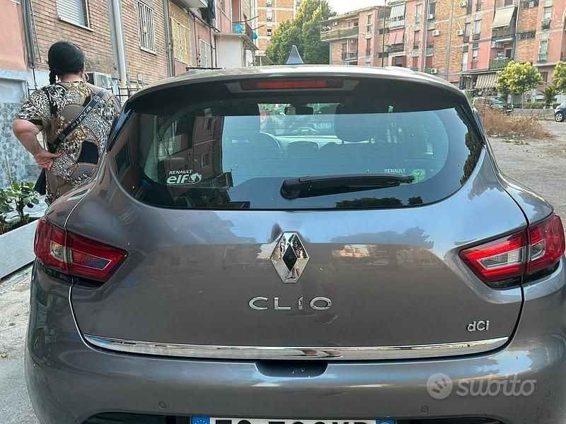 Grigio Usata 2016 Renault Clio IV Tre volumi | 4500 € (Super prezzo) - Immagine 1/4