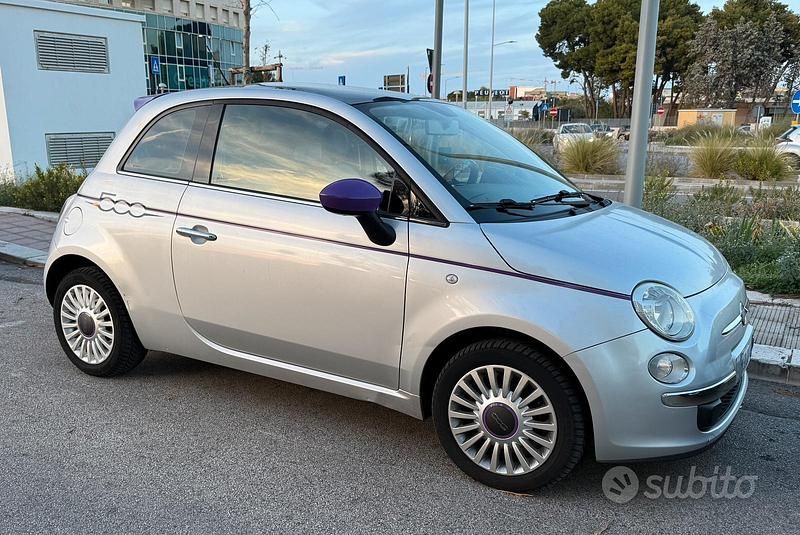 Grigio Usata 2010 Fiat 500 Lounge Due volumi | 6500 € (Buon prezzo) - Immagine 1/4