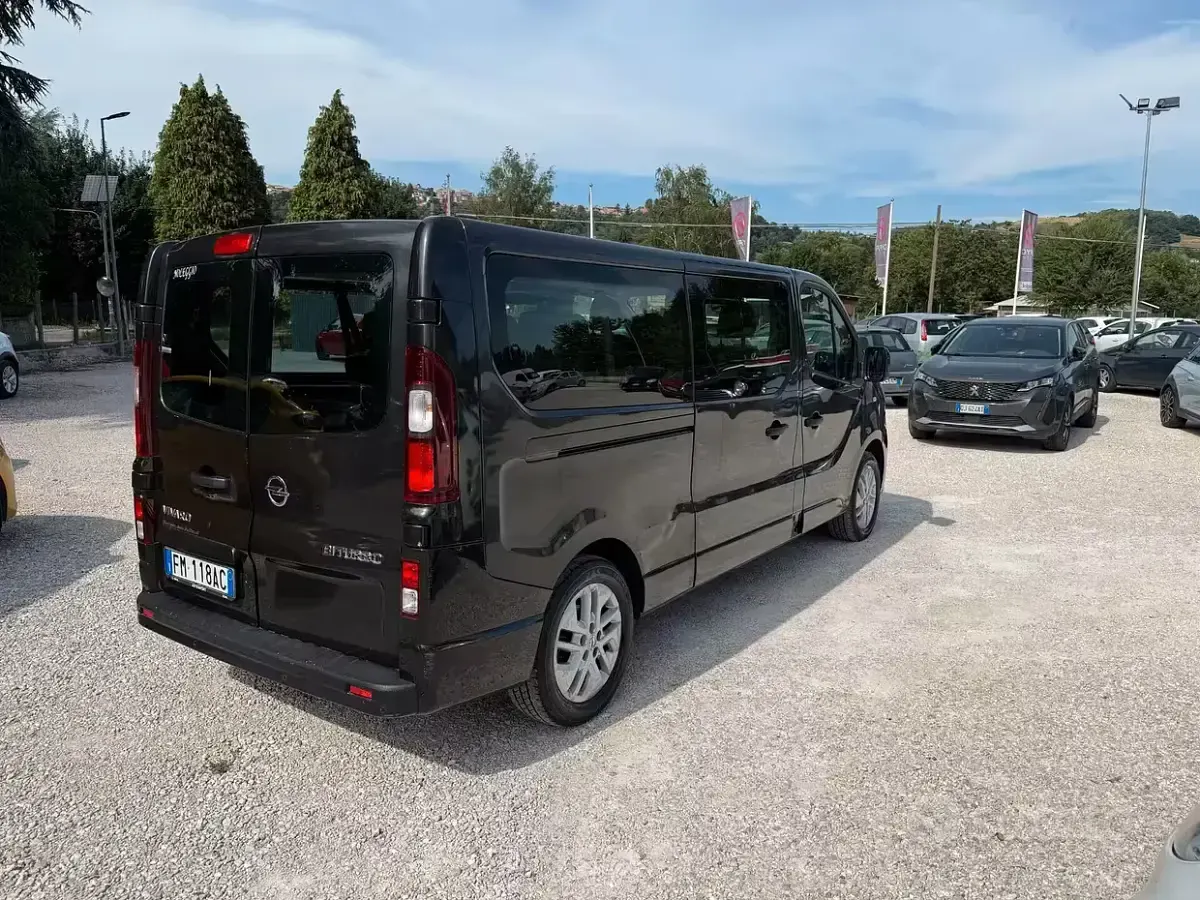 Usata Opel Vivaro S 120 CV (88 kW) 2017 Nero Monovolume