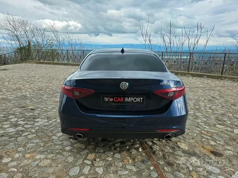 Usata Alfa Romeo Giulia 180 CV (132 kW) 2017 Blu Berlina