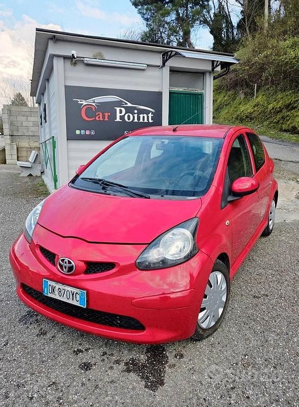 Usata Toyota Aygo 67 CV (49 kW) 2007 Rosso Utilitaria