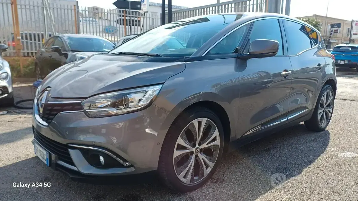 Usata Renault Scénic IV Intens 110 CV (80 kW) 2018 Grigio Monovolume