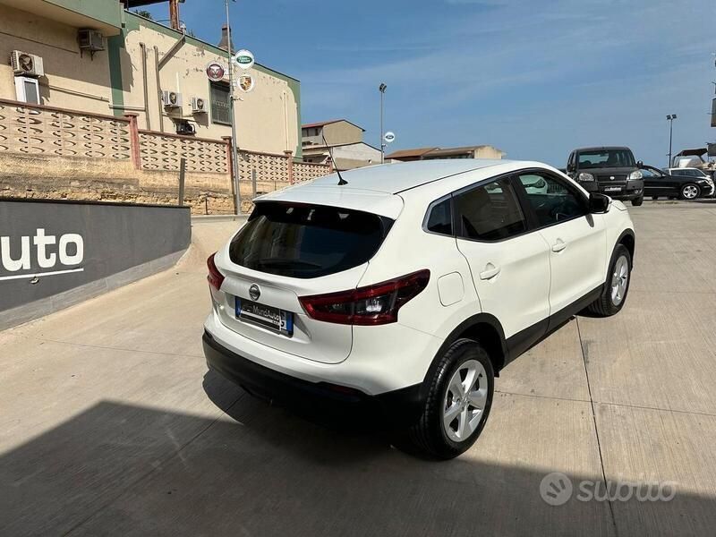 Usata Nissan Qashqai Acenta 110 CV (80 kW) 2018 Bianco SUV
