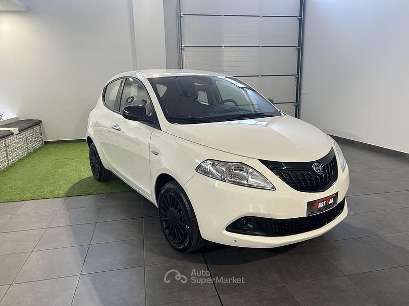 Usata Lancia Ypsilon Silver 69 CV (50 kW) 2023 Bianco Utilitaria