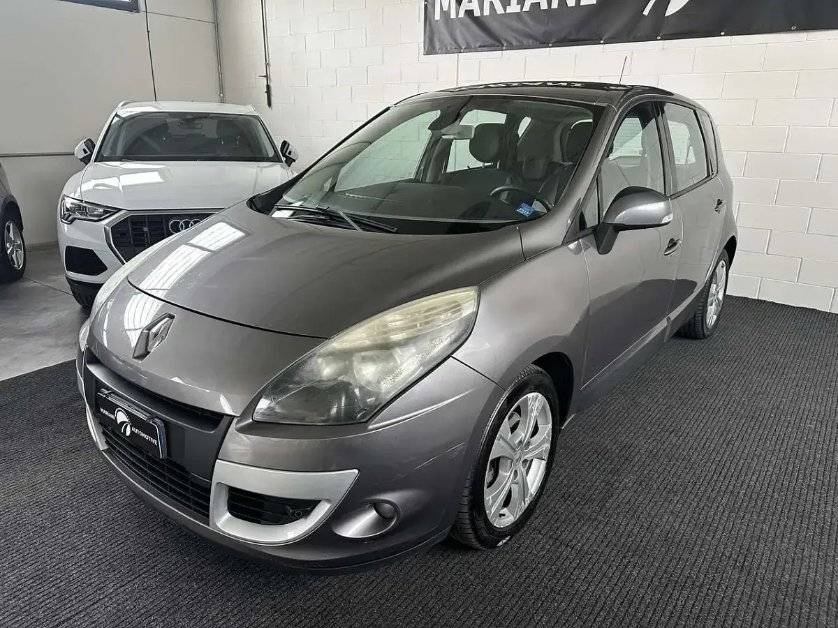 Käytetty Renault Scenic E-Tech Dynamique 110 HP (80 kW) 2011 Harmaa Tila-auto