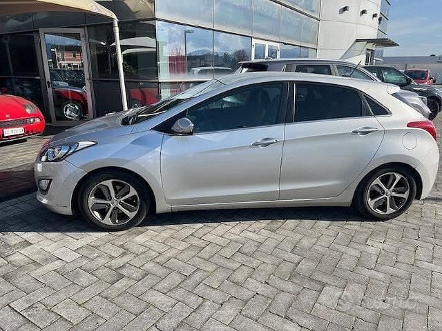 Usata Hyundai i30 GO! 110 CV (80 kW) 2016 Grigio Berlina