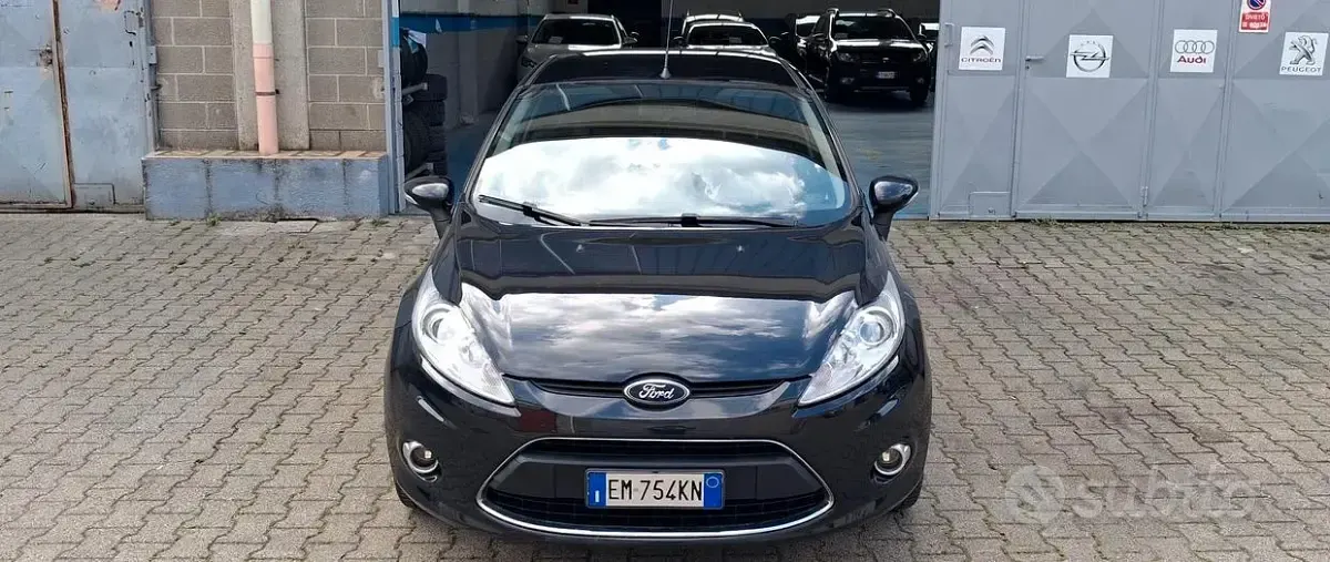 Usata Ford Fiesta Titanium 92 CV (67 kW) 2012 Nero Berlina