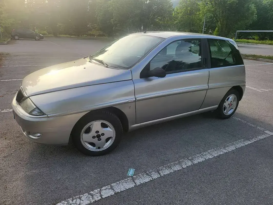 Usata Lancia 2000 60 CV (44 kW) 2001 Argento Berlina
