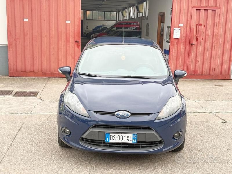Usata Ford Fiesta Titanium 80 CV (58 kW) 2008 Blu Utilitaria