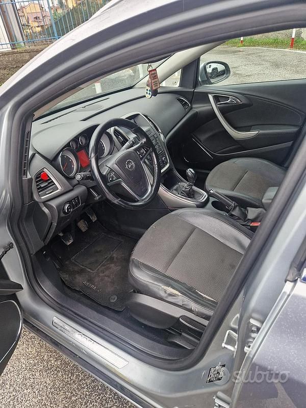 Usata Opel Astra 60 CV (44 kW) 2012 Station wagon