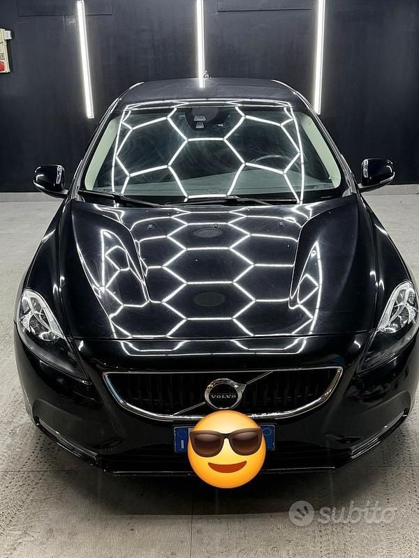 Usata Volvo V40 R-Design 190 CV (139 kW) 2019 Nero Berlina