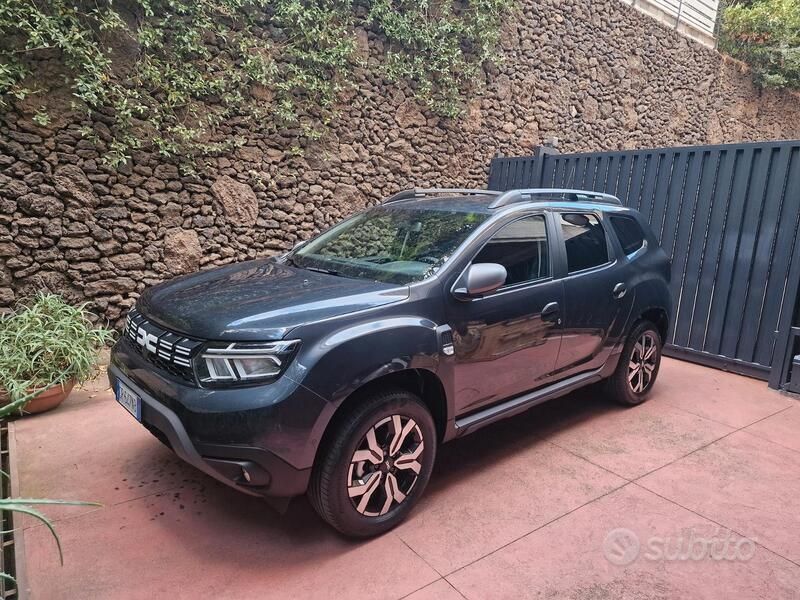 Grigio Usata 2023 Dacia Duster SUV | 18.000 € (Buon prezzo) - Immagine 1/2