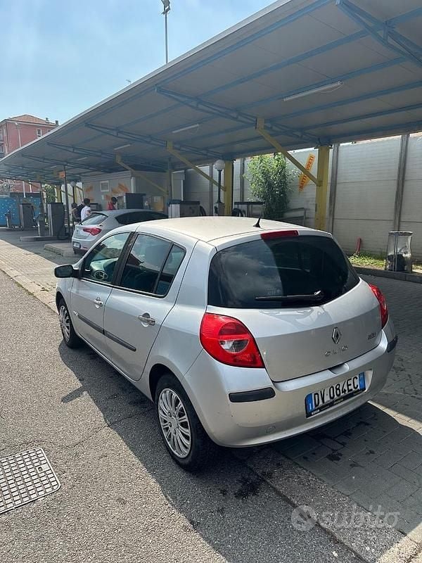 Usata Renault Clio II Rip Curl 75 CV (55 kW) 2009 Grigio Berlina