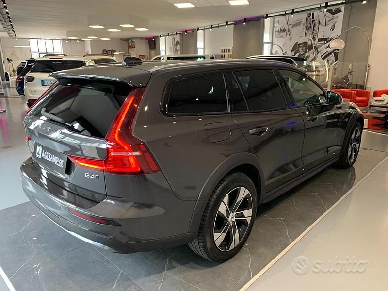 Usata Volvo V60 CC Ultimate 197 CV (144 kW) 2023 Grigio Station wagon
