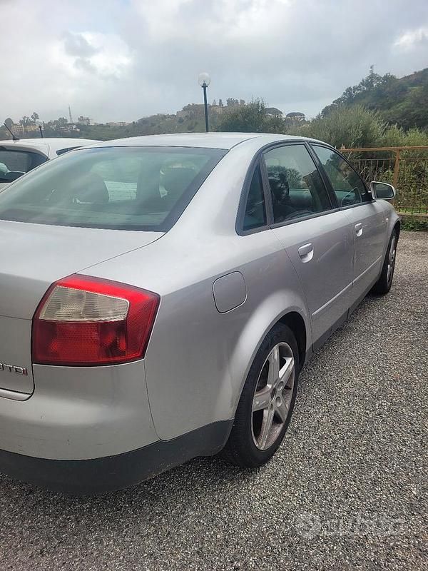 Usata Audi A4 130 CV (95 kW) 2003 Grigio Berlina
