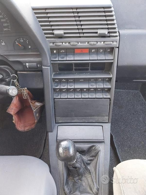 Usata Alfa Romeo 164 Super 139 CV (102 kW) 1994 Nero Berlina