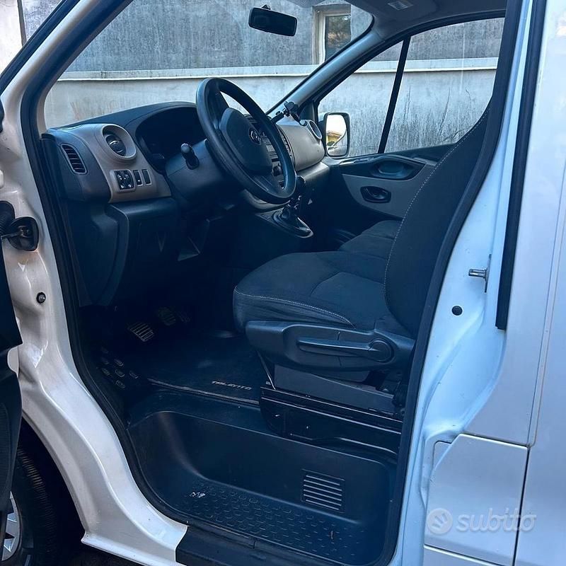Bianco Usata 2018 Renault Traffic Tre volumi | 21.000 € - Immagine 1/3