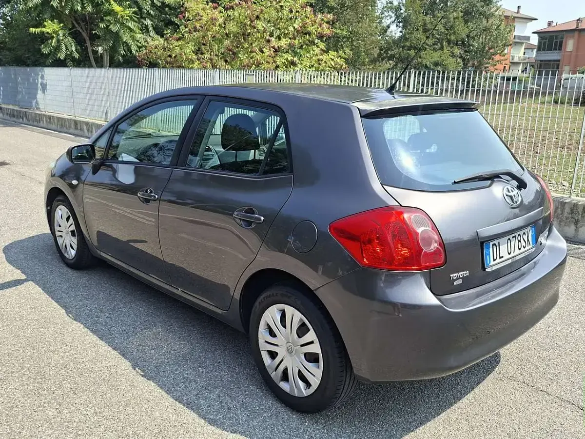 Usata Toyota Auris Sol 90 CV (66 kW) 2007 Grigio Utilitaria
