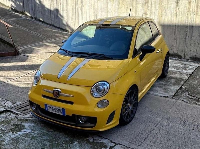 Usata Abarth 695 179 CV (131 kW) 2011 Giallo Utilitaria