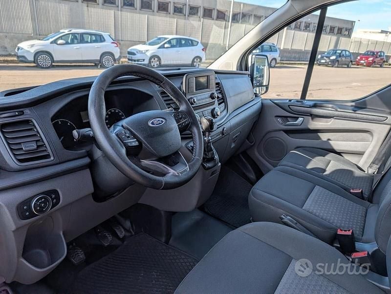 Begagnad Ford Tourneo Trend 131 HK (96 kW) 2019 Grå Minibuss