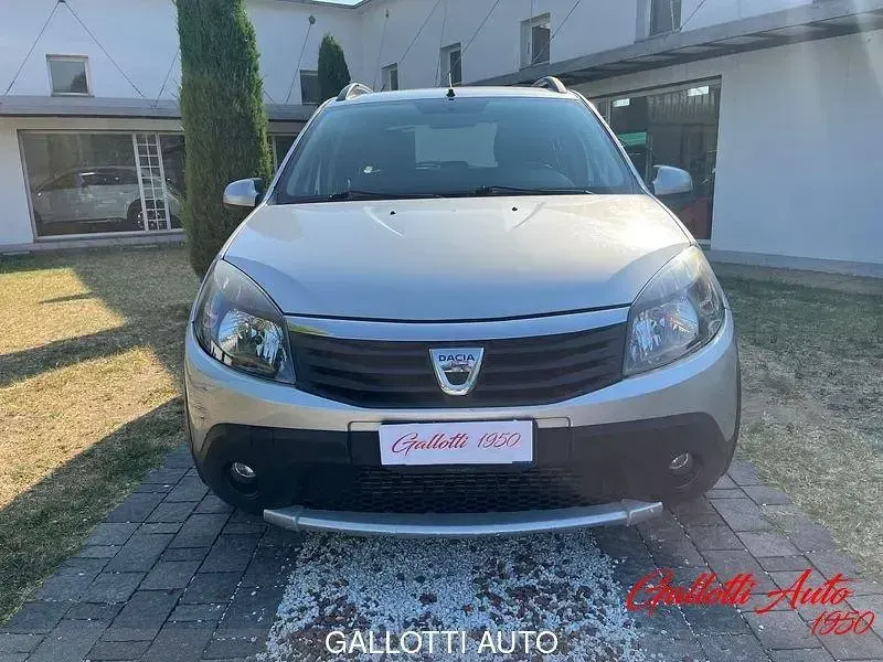 Usata Dacia Sandero Stepway 89 CV (65 kW) 2011 Grigio