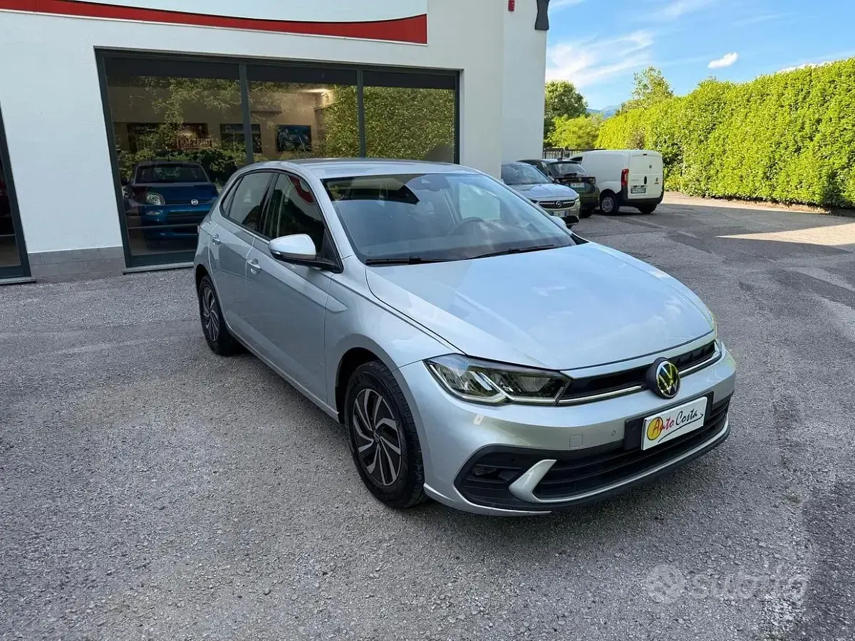 Usata VW Polo Style 95 CV (69 kW) 2024 Grigio Utilitaria