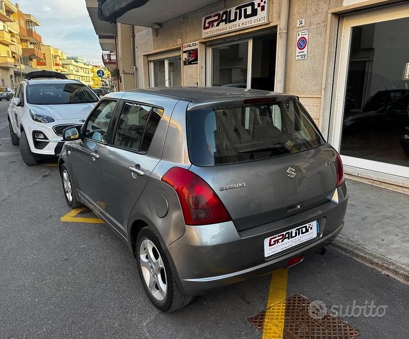 Usata Suzuki Swift GL 70 CV (51 kW) 2007 Argento Berlina