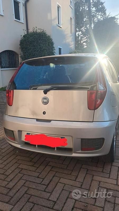 Usata 2005 Fiat Punto Tre volumi | 2000 € (Ottimo prezzo) - Immagine 1/4
