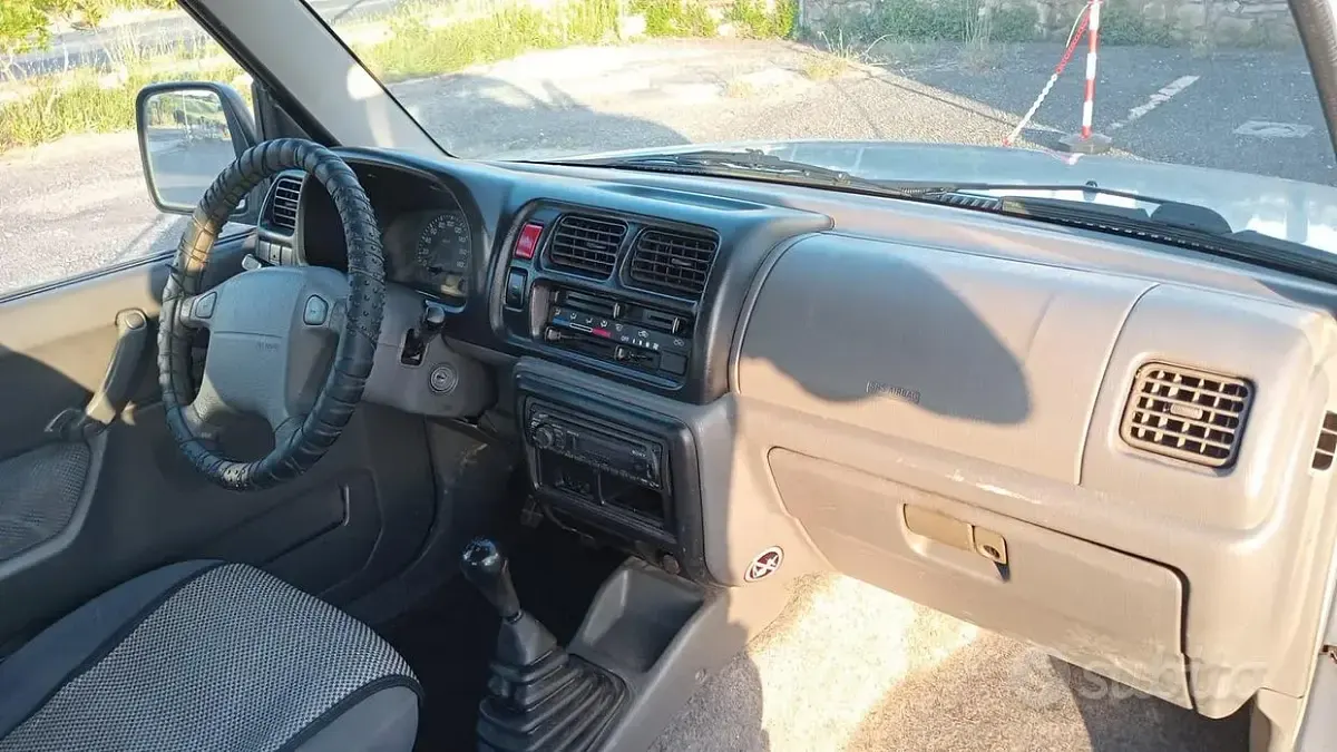Usata Suzuki Jimny 82 CV (60 kW) 2001 Grigio SUV