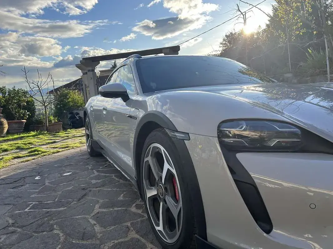 Usata Porsche Taycan 4S Cross Turismo Cross Turismo 139 kW (190 CV) 2023 Grigio Station wagon