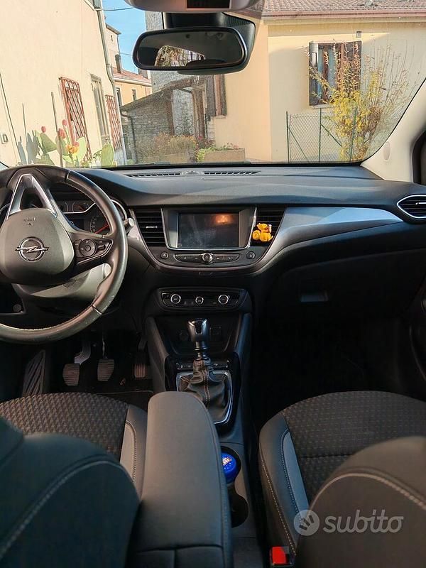 Grigio Usata 2020 Opel Crossland X SUV | 11.500 € (Buon prezzo) - Immagine 1/4
