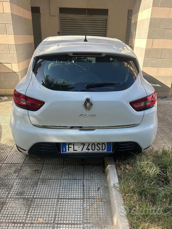 Bianco Usata 2017 Renault Clio IV Tre volumi | 6300 € (Buon prezzo) - Immagine 1/4