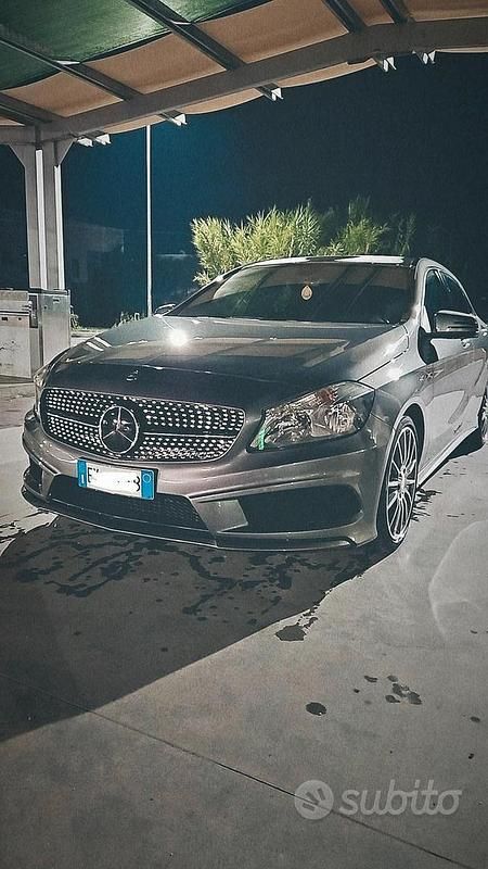 Grigio Usata 2015 Mercedes A200 Tre volumi | 13.000 € (Buon prezzo) - Immagine 1/4