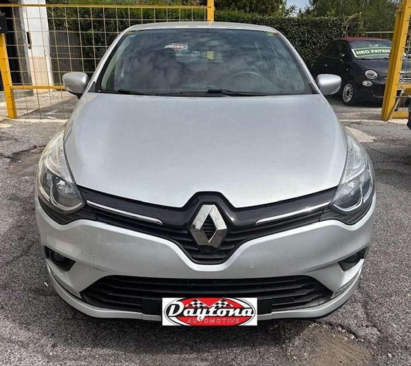 Argento Usata 2019 Renault Clio IV Business Tre volumi | 9800 € (Buon prezzo) - Immagine 1/4