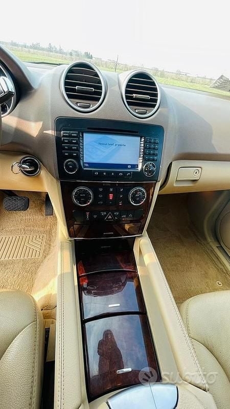 Usata Mercedes ML320 224 CV (164 kW) 2007 Blu SUV