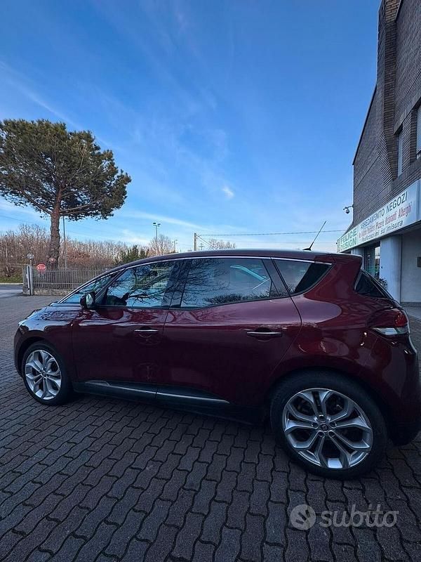 Usata Renault Scénic IV 110 CV (80 kW) 2018 Rosso Monovolume