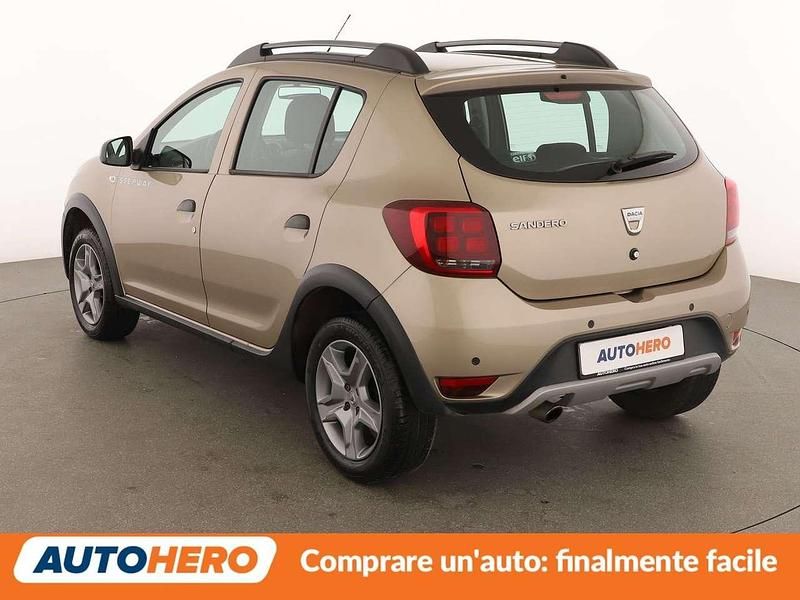 Usata Dacia Sandero Comfort 90 CV (66 kW) 2020 Oro Berlina