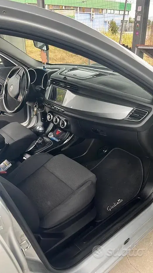 Usata Alfa Romeo Giulietta 130 CV (95 kW) 2011 Grigio Utilitaria