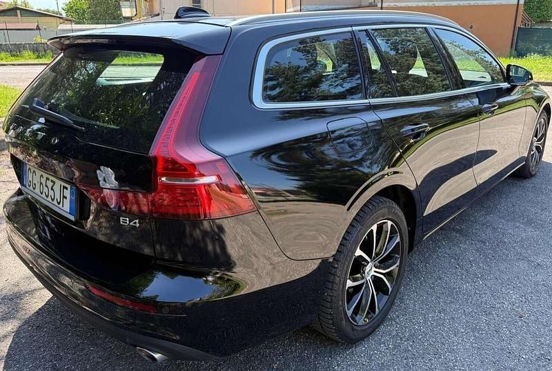 Usata Volvo V60 Business Edition 197 CV (144 kW) 2021 Nero Station wagon