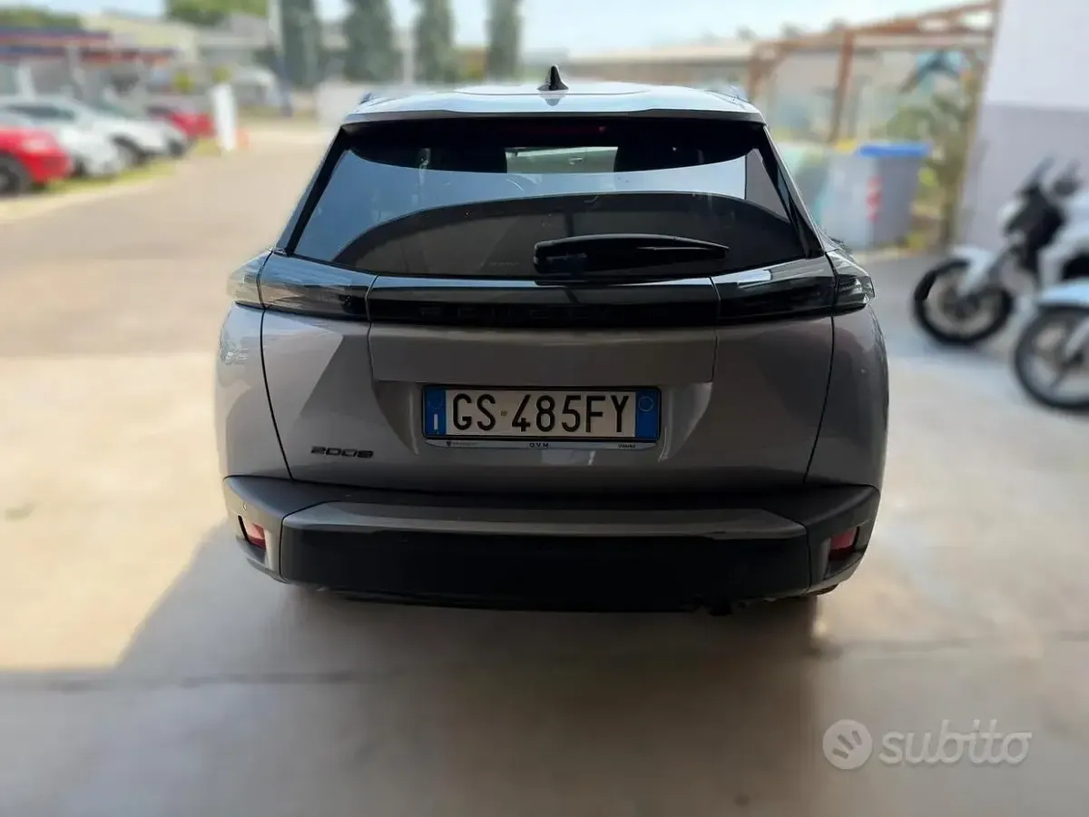 Usata Peugeot 2008 101 CV (74 kW) 2024 Grigio SUV