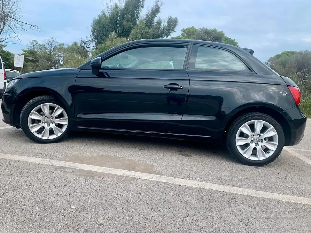 Usata Audi A1 Attraction 86 CV (63 kW) 2011 Nero Utilitaria