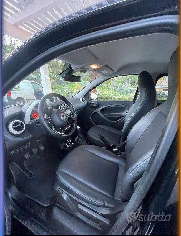 Usata Smart ForFour 71 CV (52 kW) 2016 Nero Utilitaria