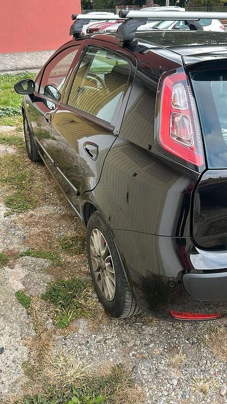 Usata Fiat Punto 85 CV (62 kW) 2011 Nero Berlina