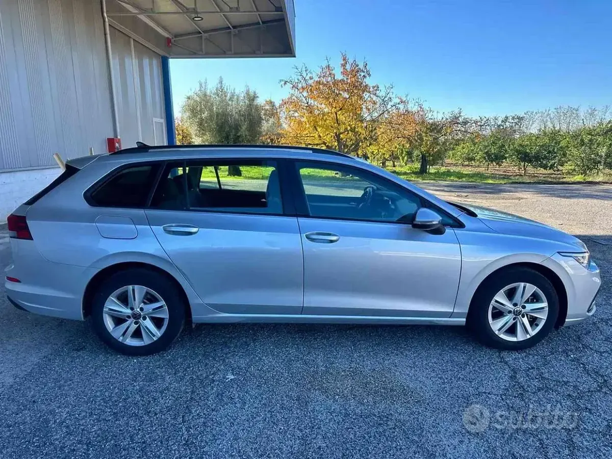 Brugt VW Golf VIII Life 116 HK (85 kW) 2023 Grå Stationcar