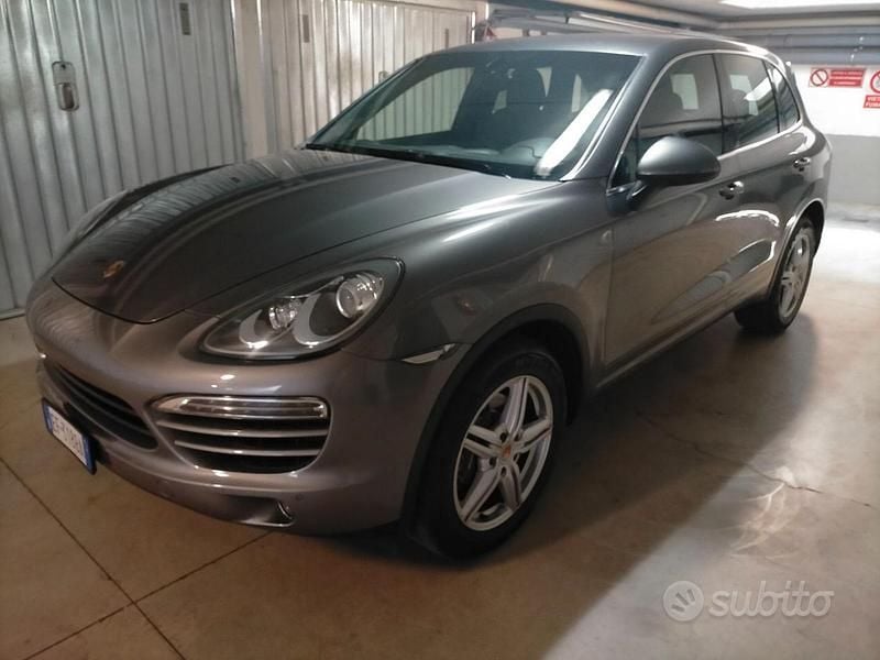 Usata Porsche Cayenne 240 CV (176 kW) 2010 Grigio SUV