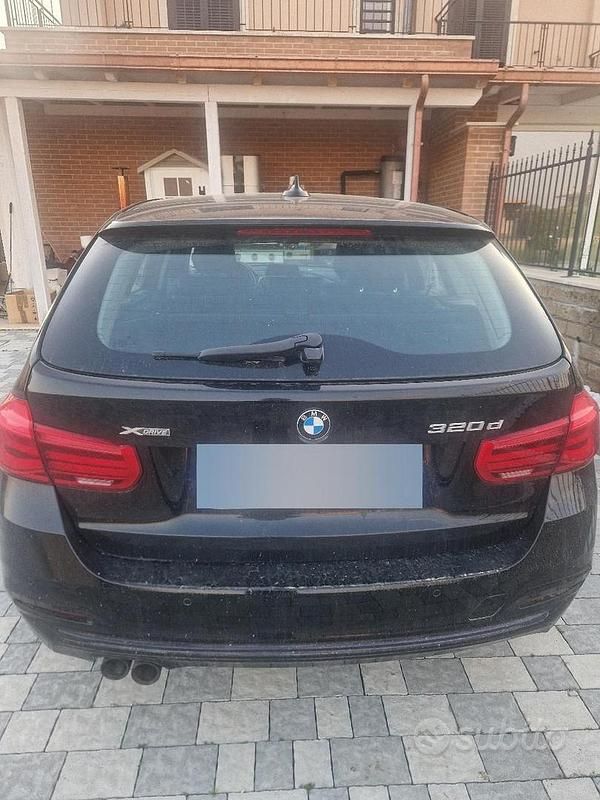Usata BMW 320 Sport Line 190 CV (139 kW) 2016 Nero Station wagon