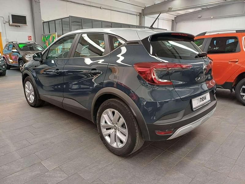 Usata Renault Captur Zen 94 CV (69 kW) 2022 Blu marine/tetto argento SUV