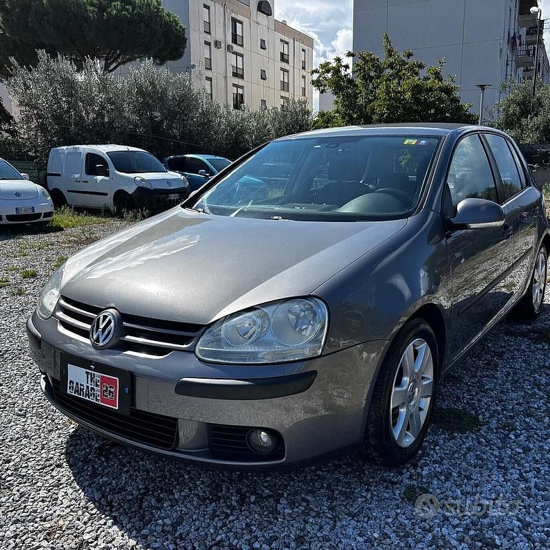 Grigio Usata 2007 VW Golf Comfortline Tre volumi | 3750 € (Buon prezzo) - Immagine 1/4