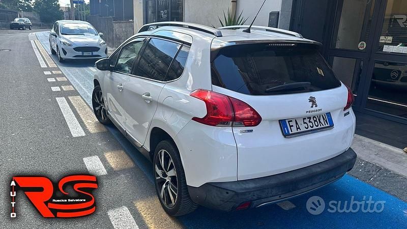 Usata Peugeot 2008 Allure 100 CV (73 kW) 2015 Bianco SUV